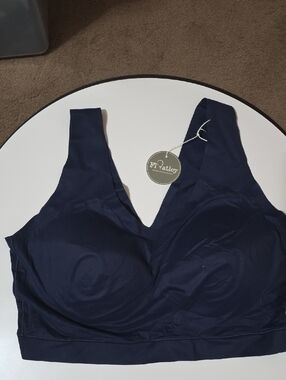 Fitting Seamless Deep Navy Wireless V-Neck Bra